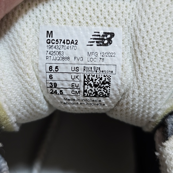 New Balance 574 Big Kid Blacktop White - Picture 8 of 10